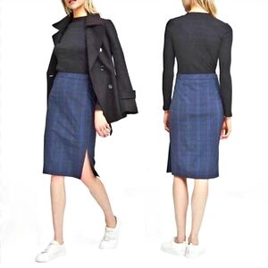 NWT. BR Italian Wool Blend. Washable. Navy Plaid Pencil Skirt, Size 6.